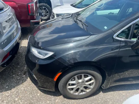 More photos of 2023 Chrysler Pacifica Touring L at Integrity Motors Group, IN