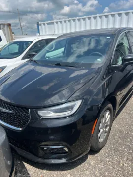 Black 2023 Chrysler Pacifica Touring L for sale in Evansville, IN