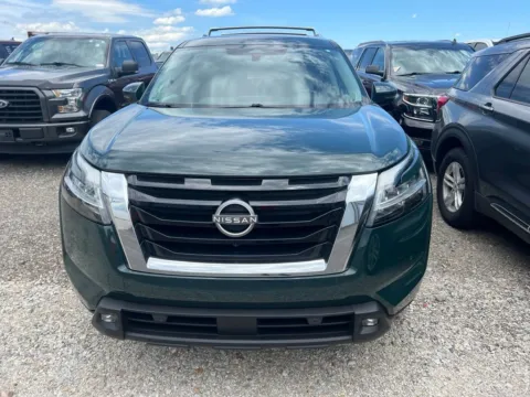 Green 2022 Nissan Pathfinder SL for sale in Evansville, IN