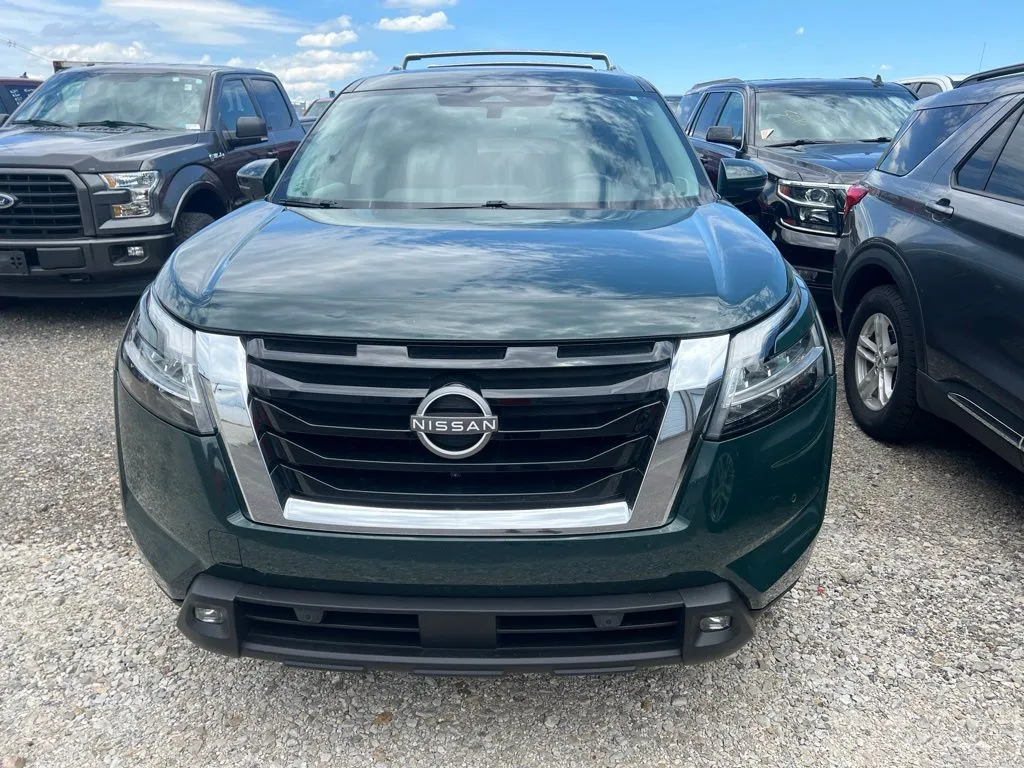 2022 Nissan Pathfinder SL