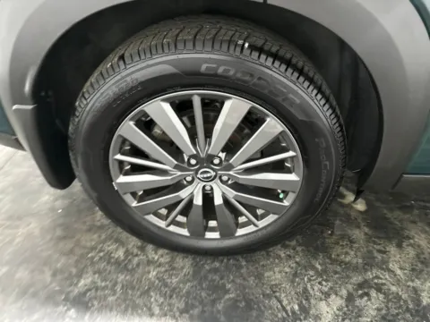 More photos of 2022 Nissan Pathfinder SL at Integrity Motors Group, IN