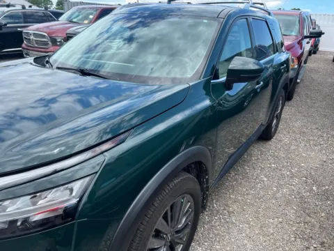 More photos of 2022 Nissan Pathfinder SL at Integrity Motors Group, IN
