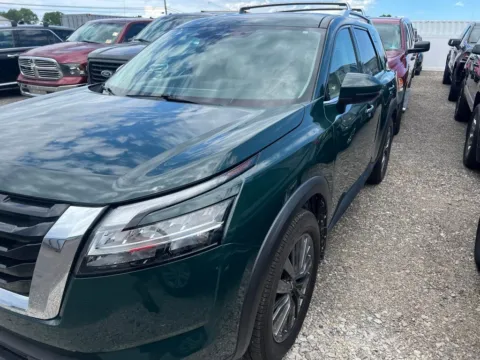 More photos of 2022 Nissan Pathfinder SL at Integrity Motors Group, IN