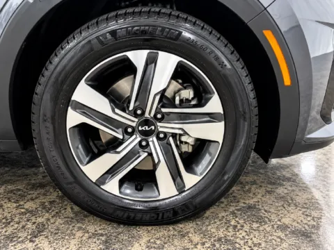More photos of 2023 Kia Sorento Hybrid SX Prestige at Integrity Motors Group, IN