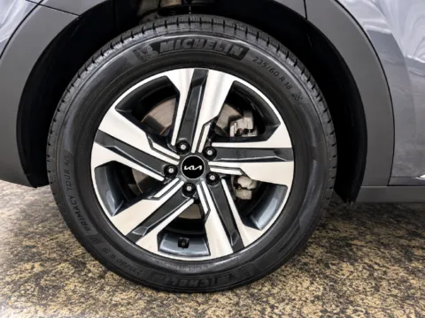 More photos of 2023 Kia Sorento Hybrid SX Prestige at Integrity Motors Group, IN