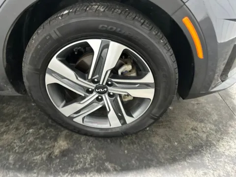 More photos of 2023 Kia Sorento Hybrid SX Prestige at Integrity Motors Group, IN
