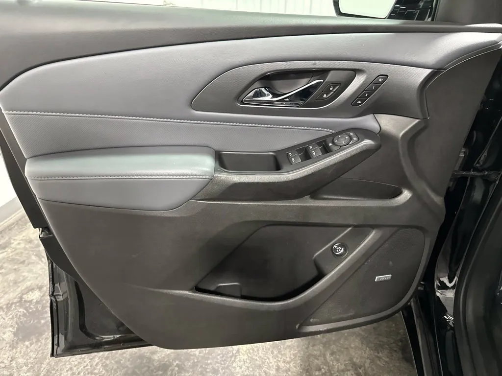 Chevrolet Traverse photo 11