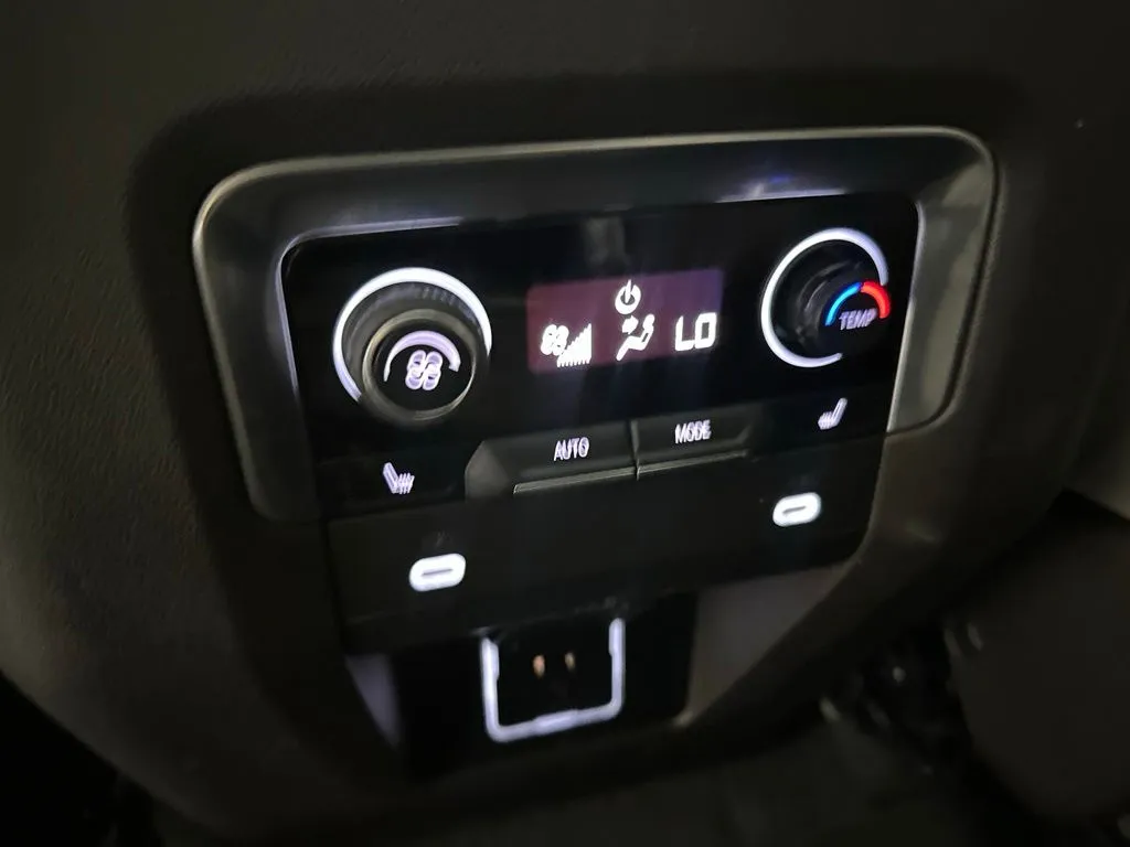 Chevrolet Tahoe photo 24
