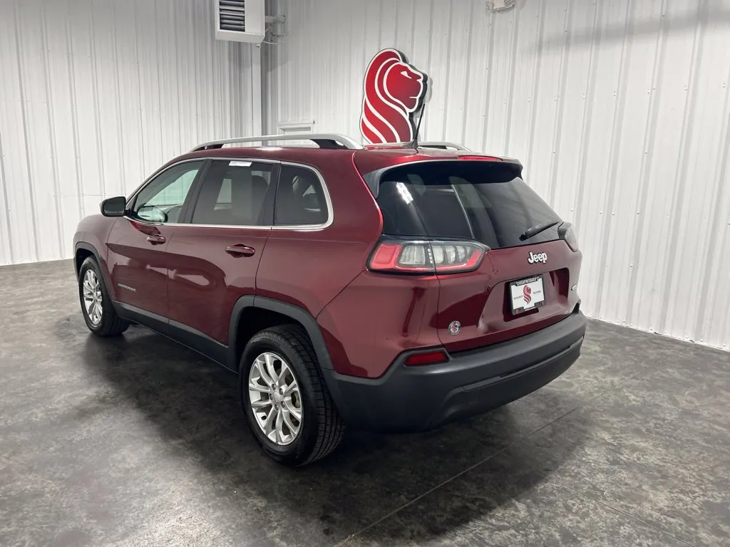 Jeep Cherokee photo 2