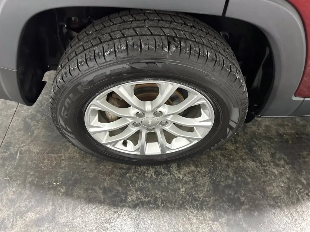 Jeep Cherokee photo 16