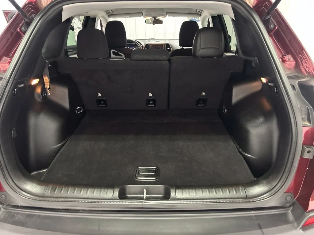 Jeep Cherokee photo 11