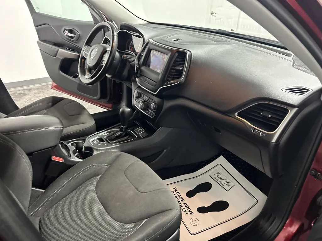 Jeep Cherokee photo 12