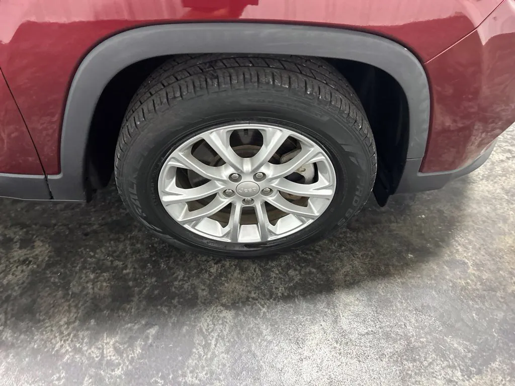 Jeep Cherokee photo 17