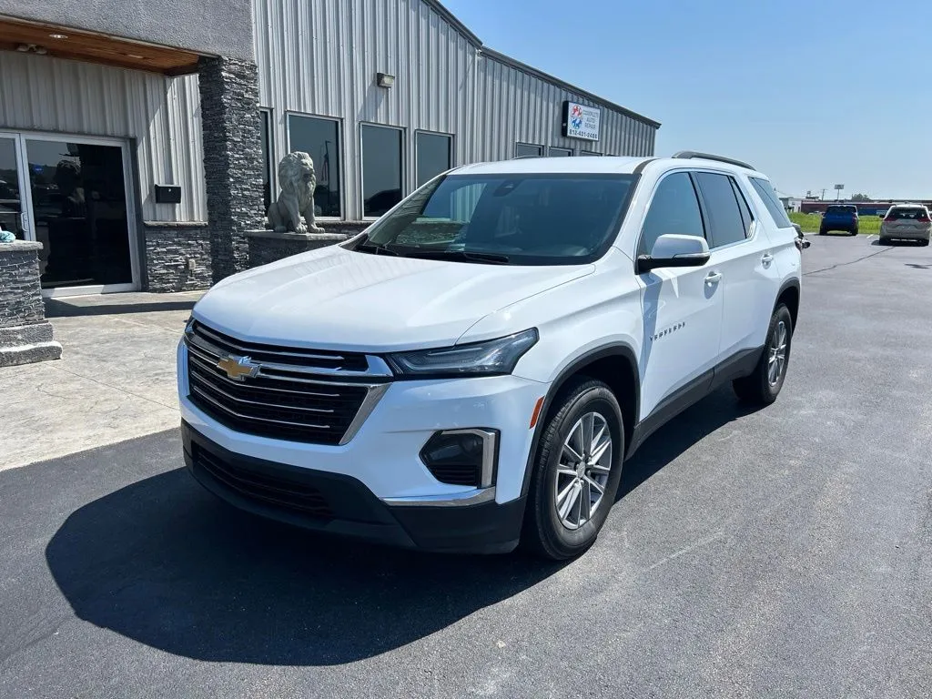 White 2023 Chevrolet Traverse LT for sale in Evansville, IN