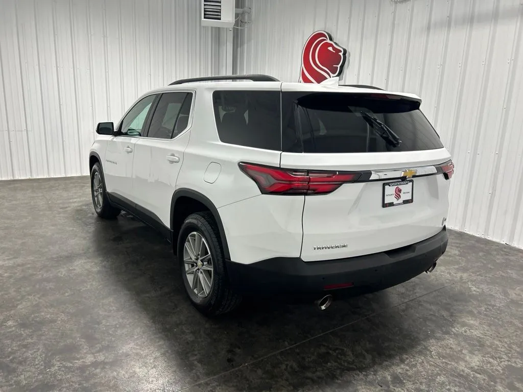 Chevrolet Traverse photo 2