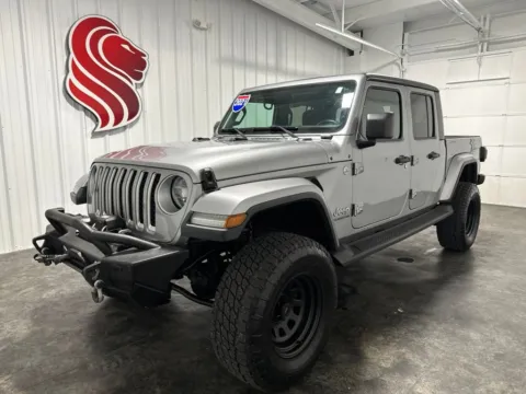 Silver 2021 Jeep Gladiator Overland for sale in Evansville, IN
