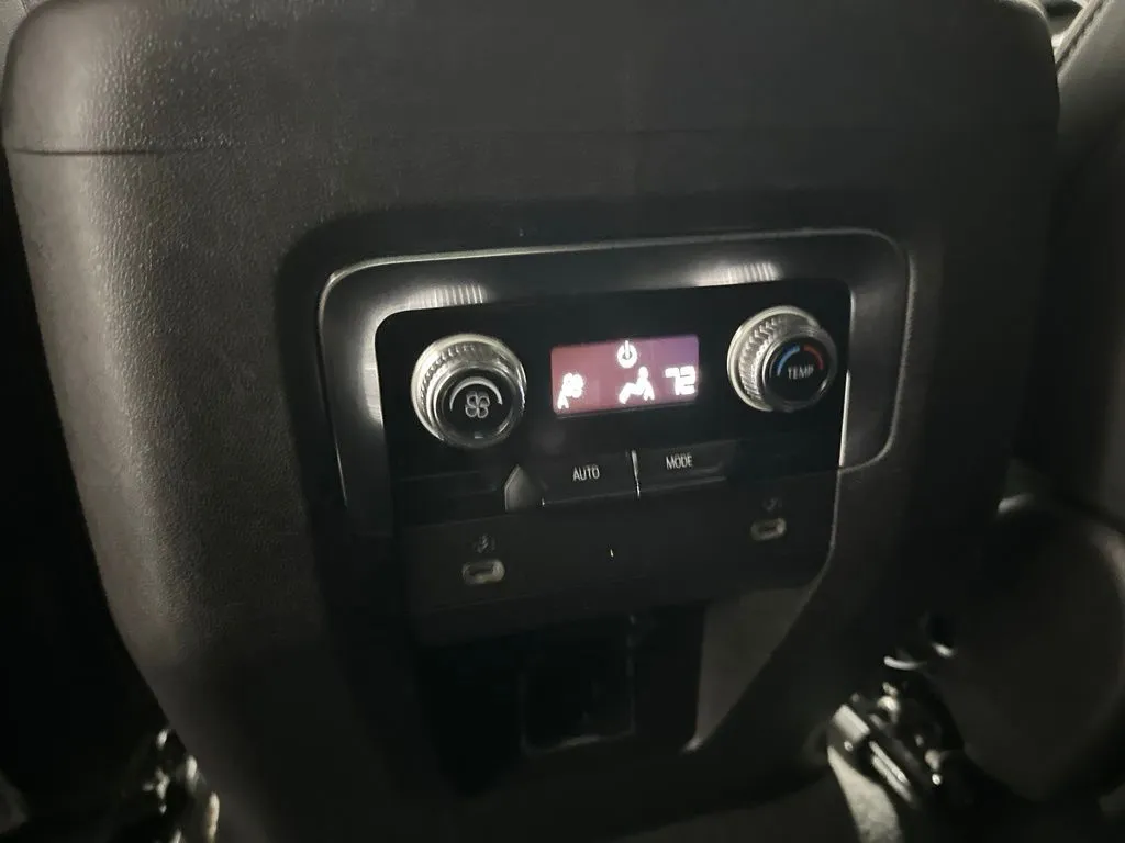 GMC Yukon photo 25