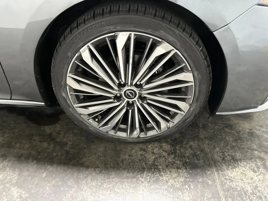 Nissan Altima photo 4