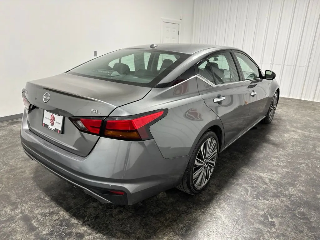 Nissan Altima photo 6