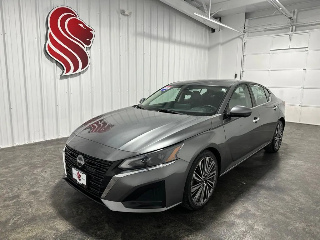 Gray 2023 Nissan Altima 2.5 SL for sale in Evansville, IN