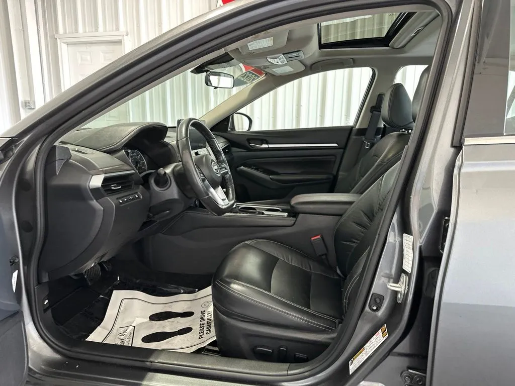 Nissan Altima photo 11