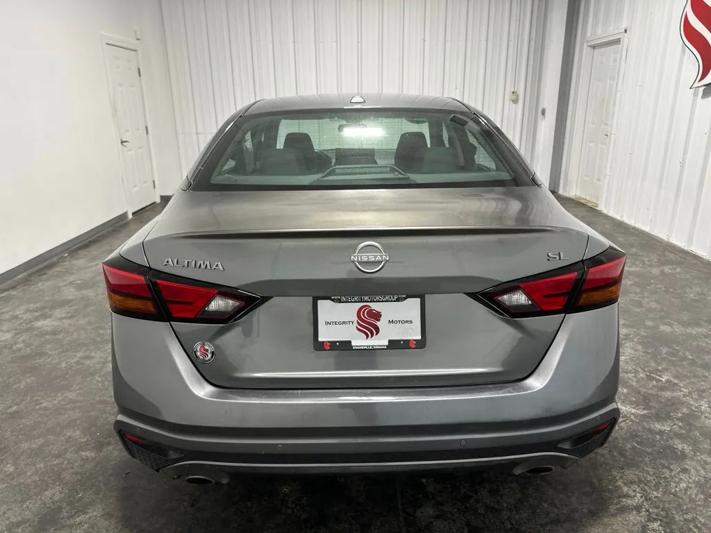 Nissan Altima photo 7