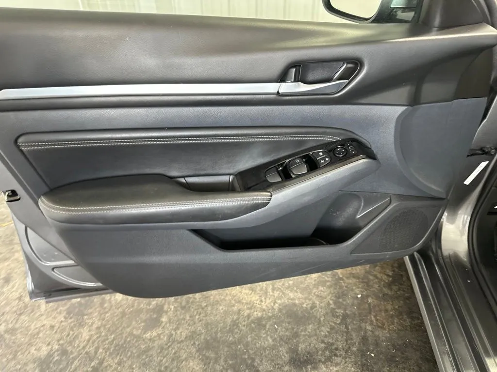 Nissan Altima photo 10