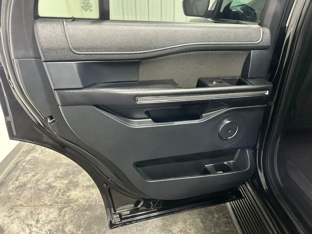 Ford Expedition photo 15