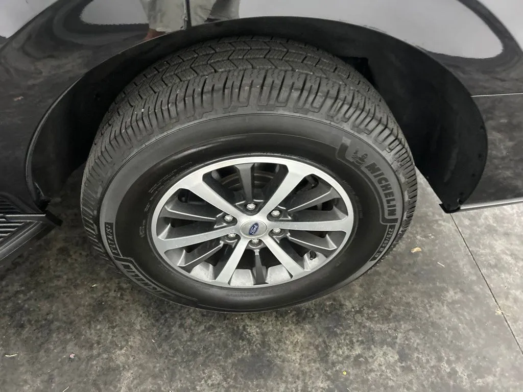 Ford Expedition photo 7