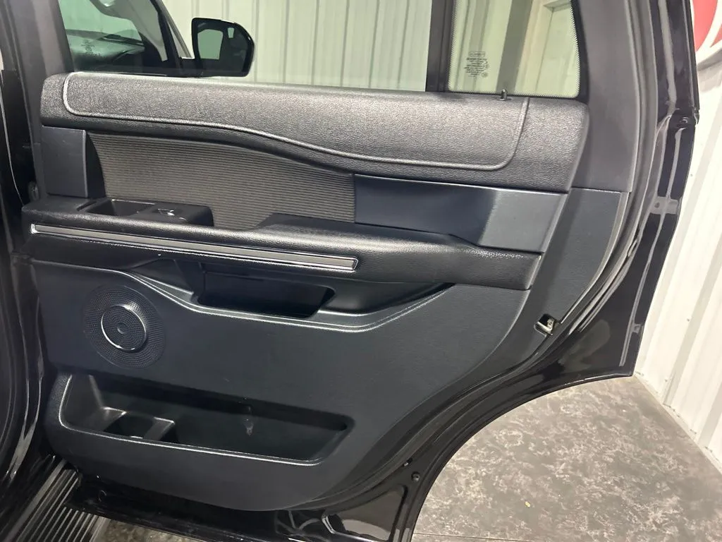 Ford Expedition photo 20