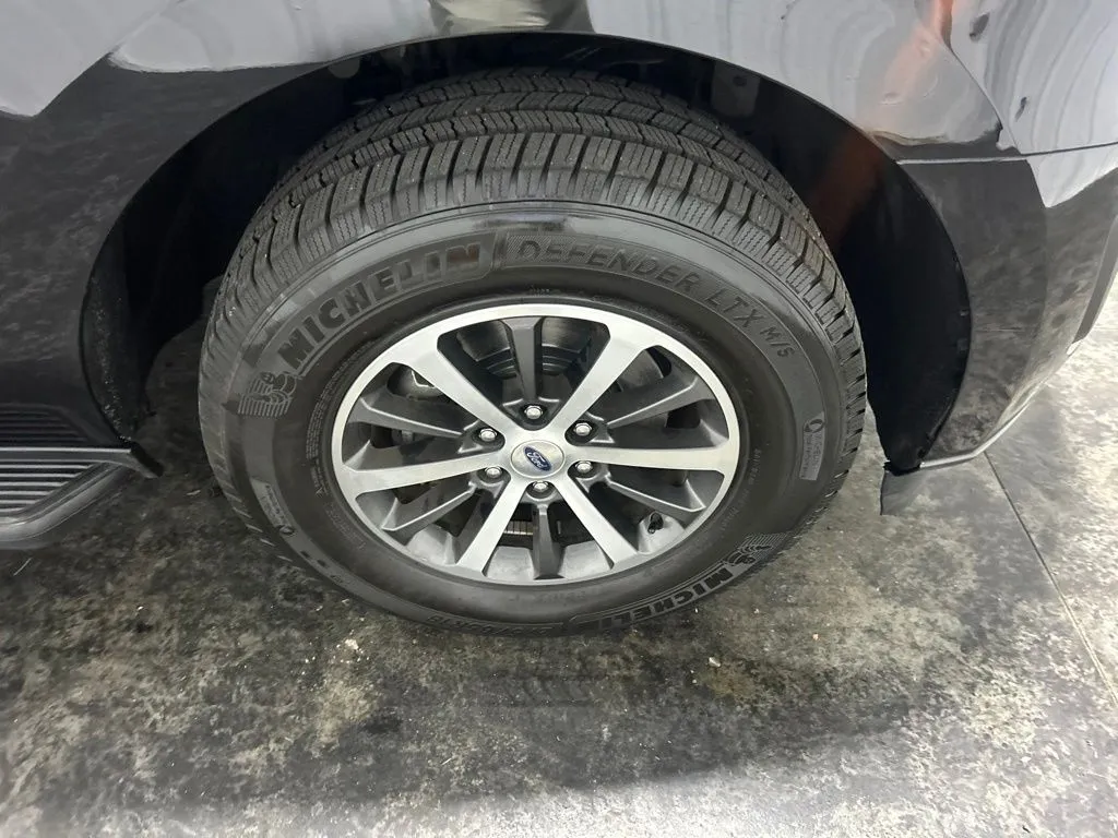 Ford Expedition photo 9
