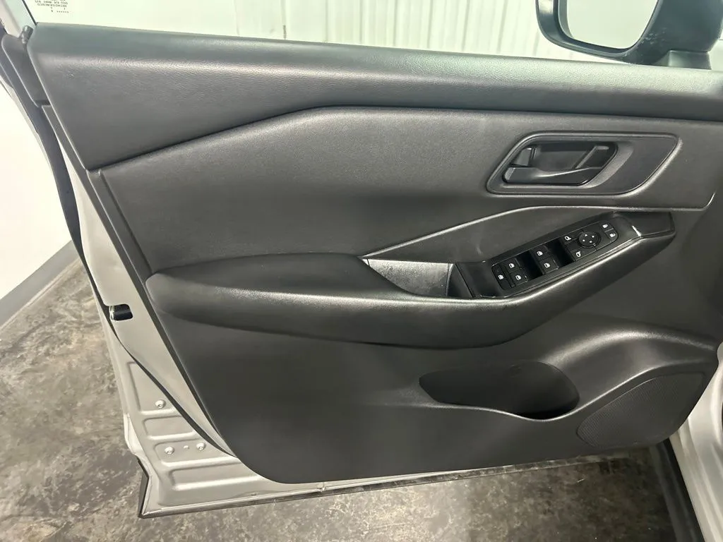 Nissan Rogue photo 13