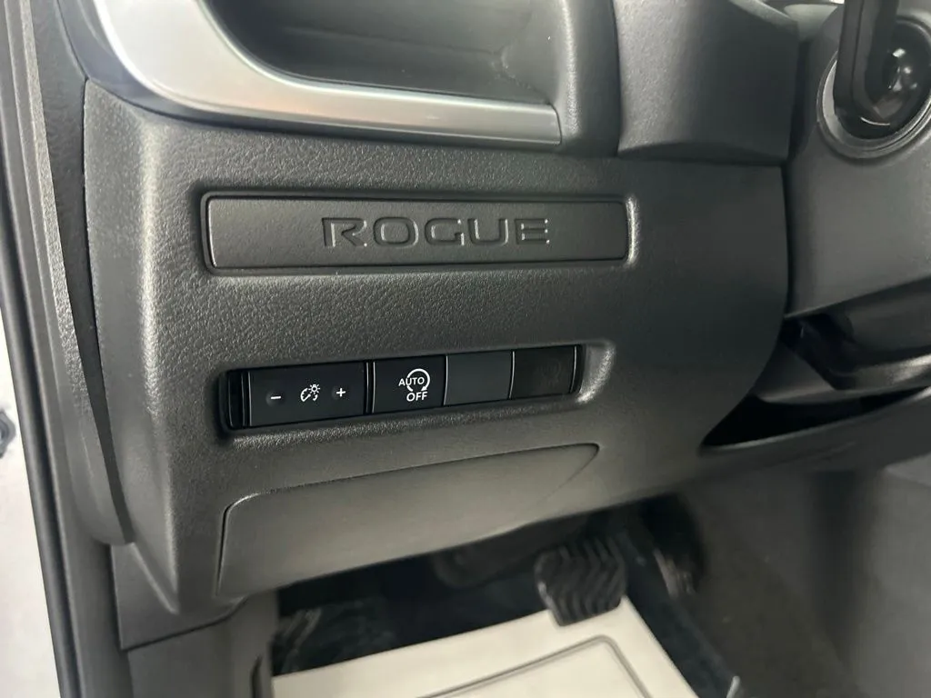 Nissan Rogue photo 25