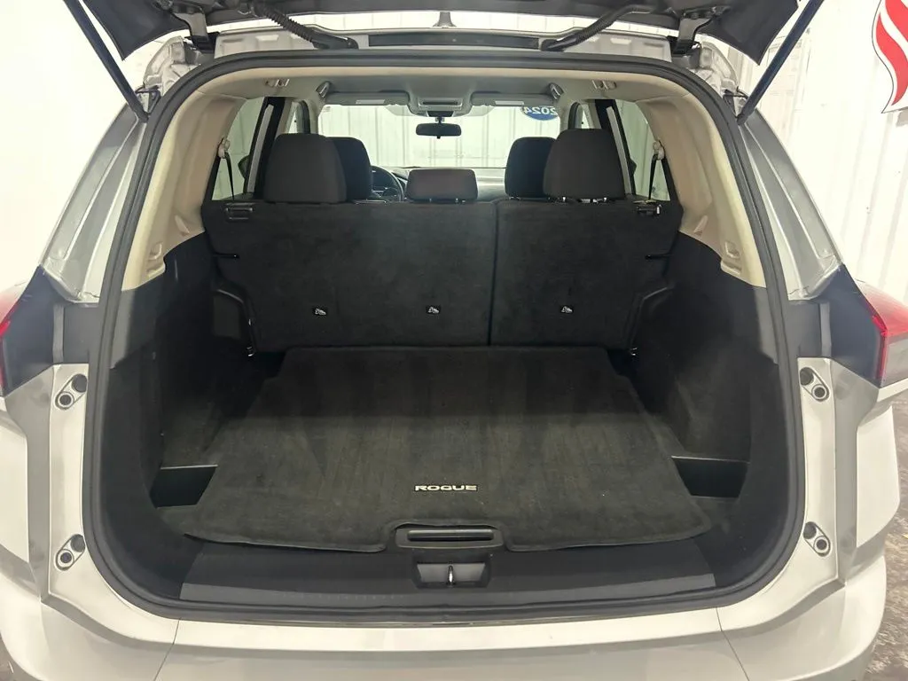 Nissan Rogue photo 16