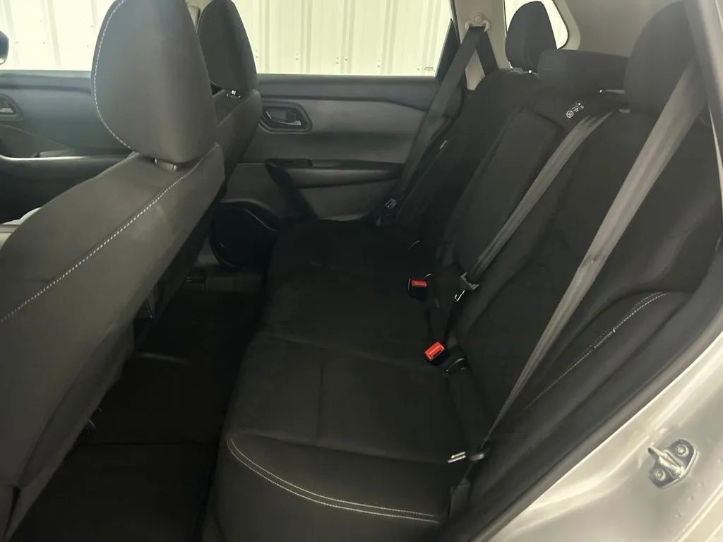 Nissan Rogue photo 14