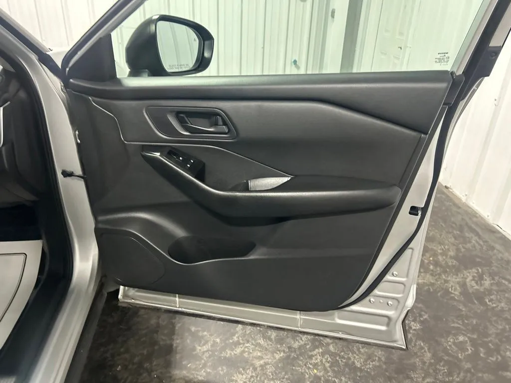 Nissan Rogue photo 19
