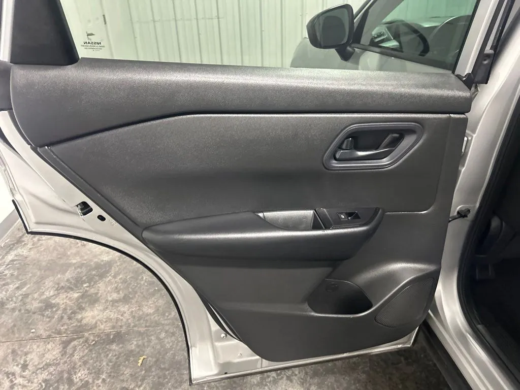 Nissan Rogue photo 15