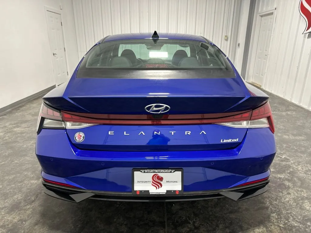 Hyundai Elantra photo 7