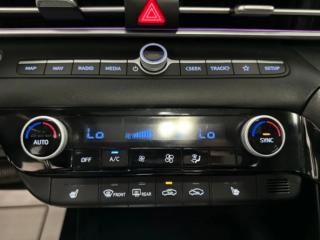 Hyundai Elantra photo 23