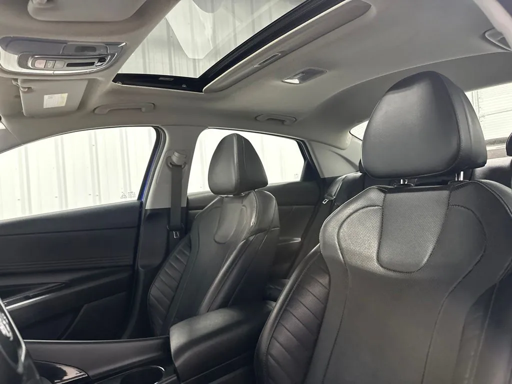 Hyundai Elantra photo 20