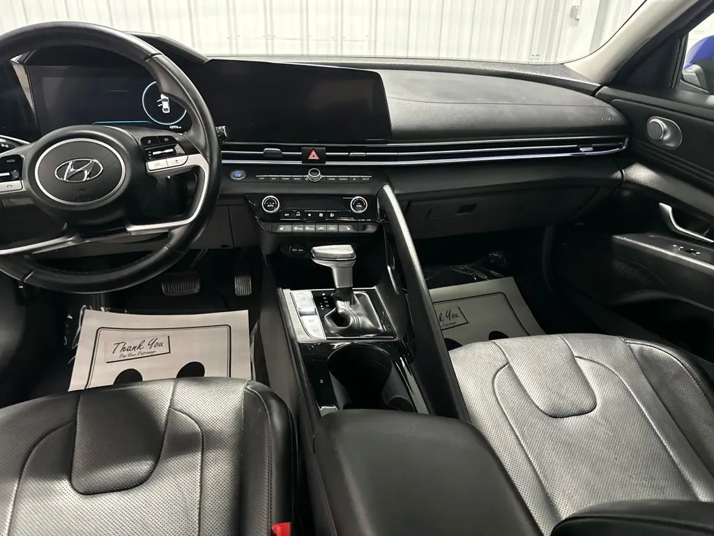 Hyundai Elantra photo 14