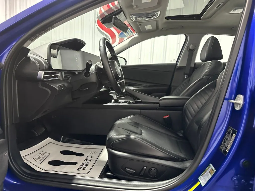 Hyundai Elantra photo 13