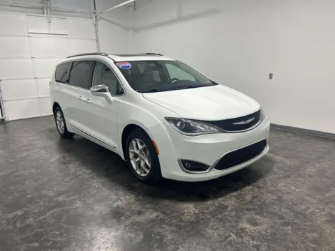 More photos of 2020 Chrysler Pacifica Limited at Integrity Motors Group, IN