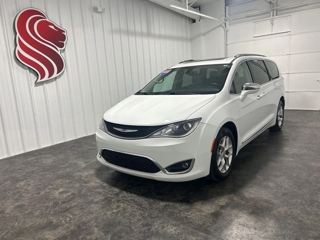 White 2020 Chrysler Pacifica Limited for sale in Evansville, IN