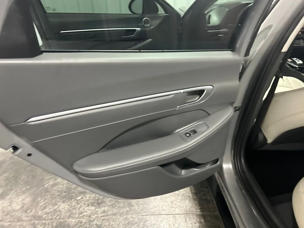 Hyundai Sonata photo 16