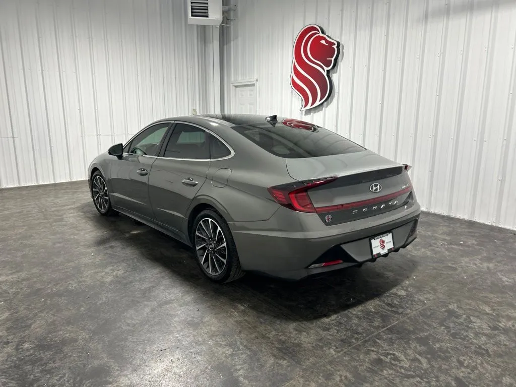 Hyundai Sonata photo 2