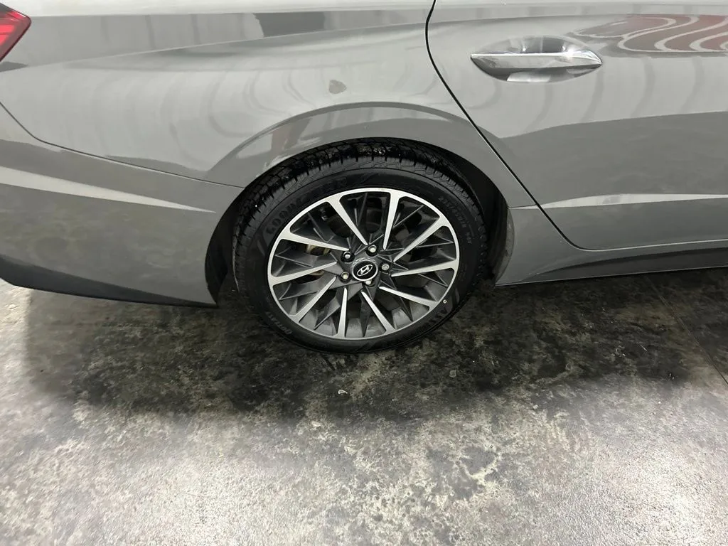 Hyundai Sonata photo 9
