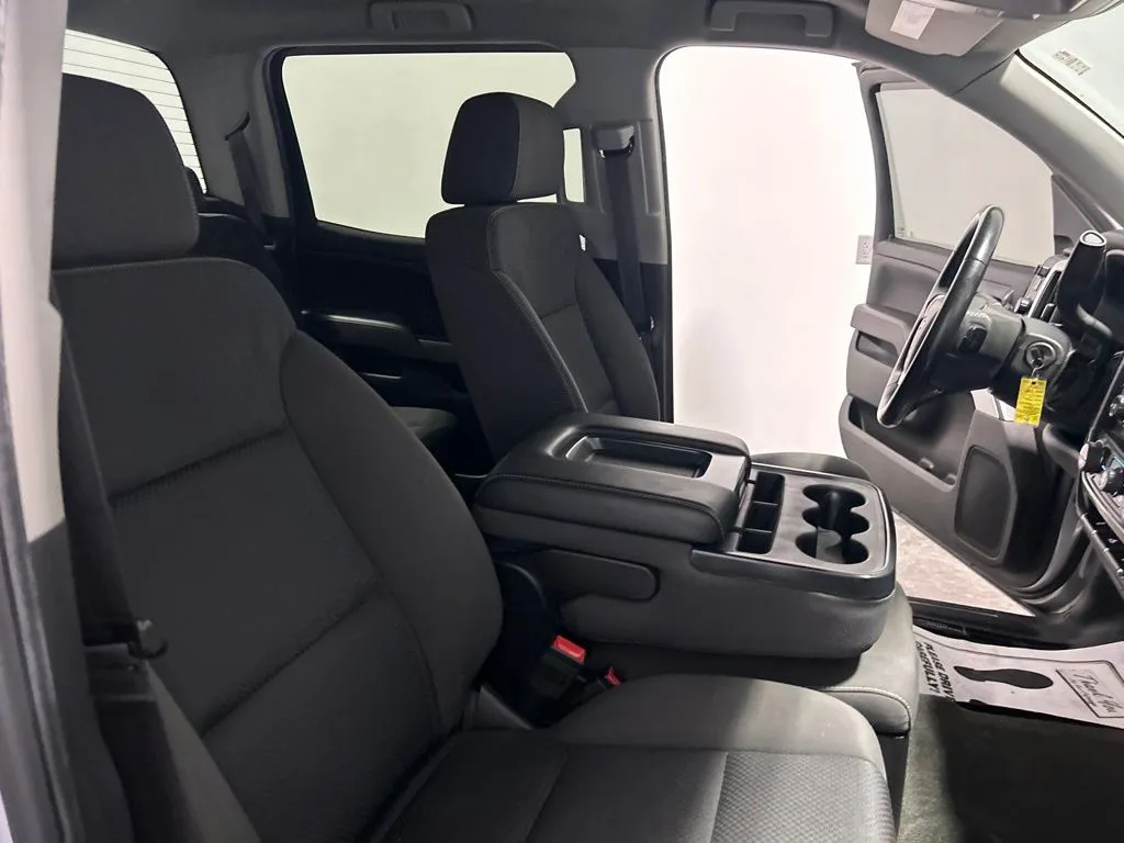 Chevrolet Silverado photo 18