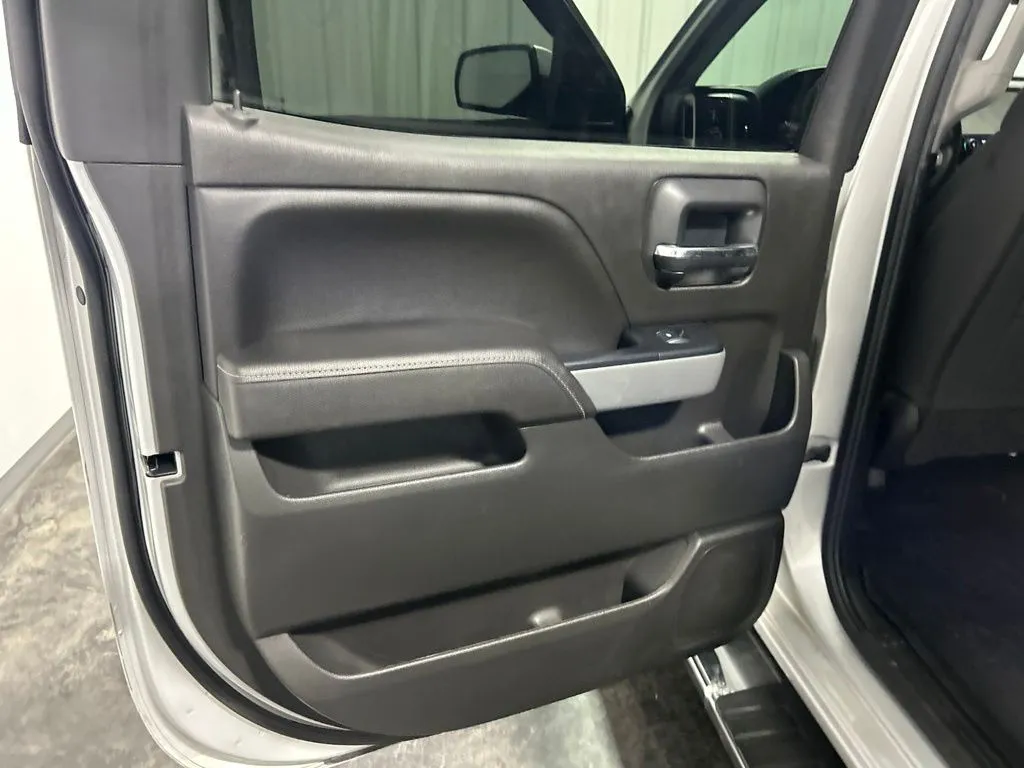 Chevrolet Silverado photo 17