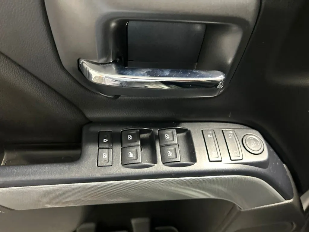 Chevrolet Silverado photo 23
